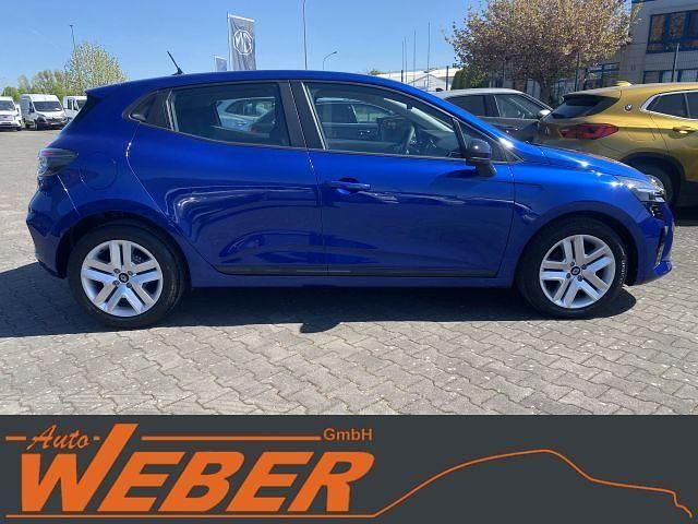 Używany Renault Clio V Evolution 91 KM (66 kW) 2025 Niebieski Sedan/Limuzyna