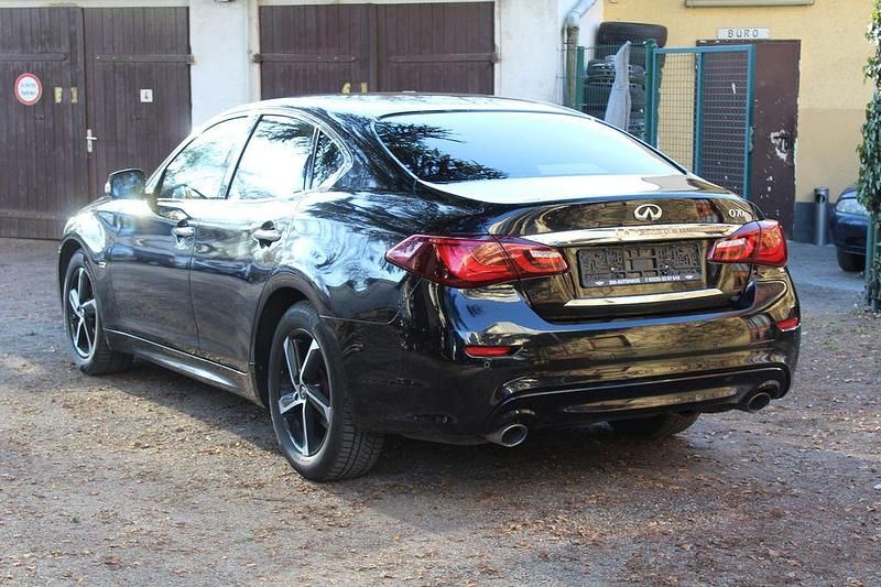 Gebraucht Infiniti Q70 170 PS (125 kW) 2016 Schwarz Limousine