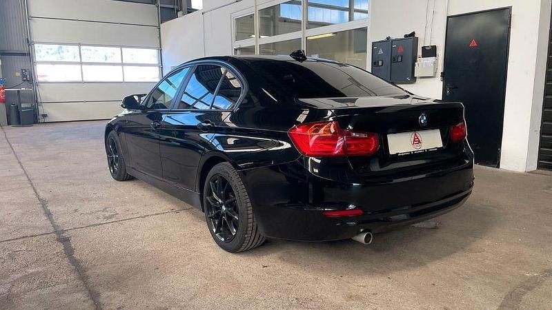 Second-hand BMW 320 163 CP (119 kW) 2015 Negru Berlinǎ