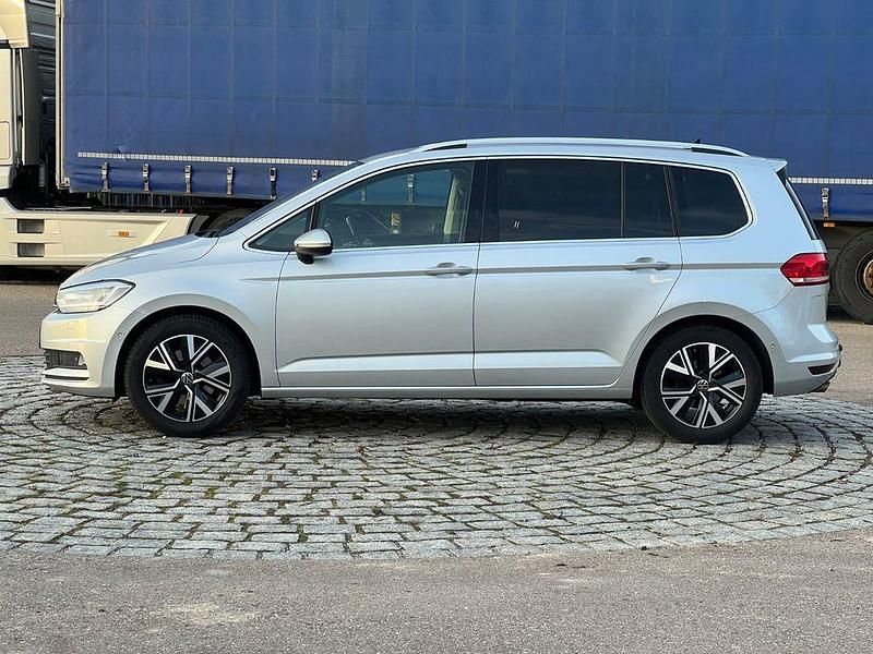 Gebraucht VW Touran Highline 150 PS (110 kW) 2020 Reflexsilber Van / Kleinbus