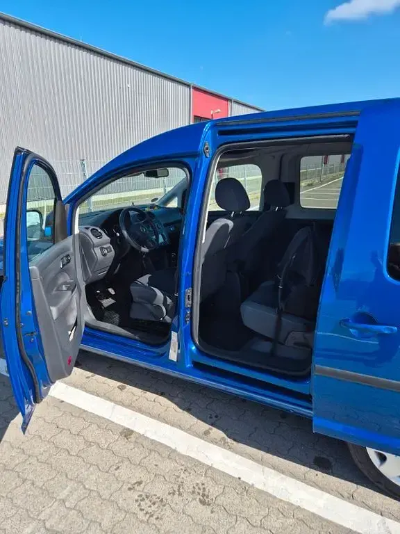 Second-hand VW Caddy Trendline 140 CP (102 kW) 2014 Albastru Monovolum