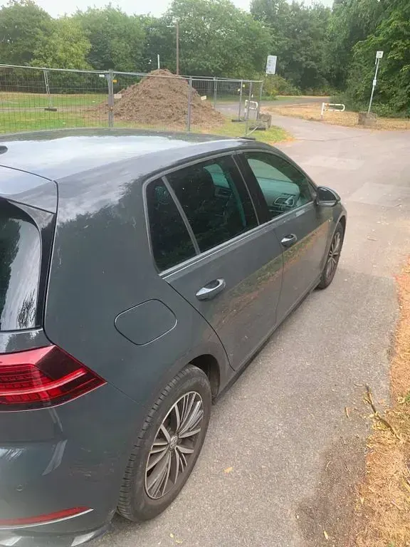 Gebraucht VW Golf VII Highline 150 PS (110 kW) 2019 Grau Limousine