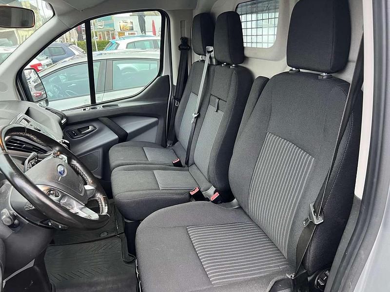 Gebraucht Ford Transit Custom Trend 131 PS (96 kW) 2018 Polarsilber metallic Van / Kleinbus