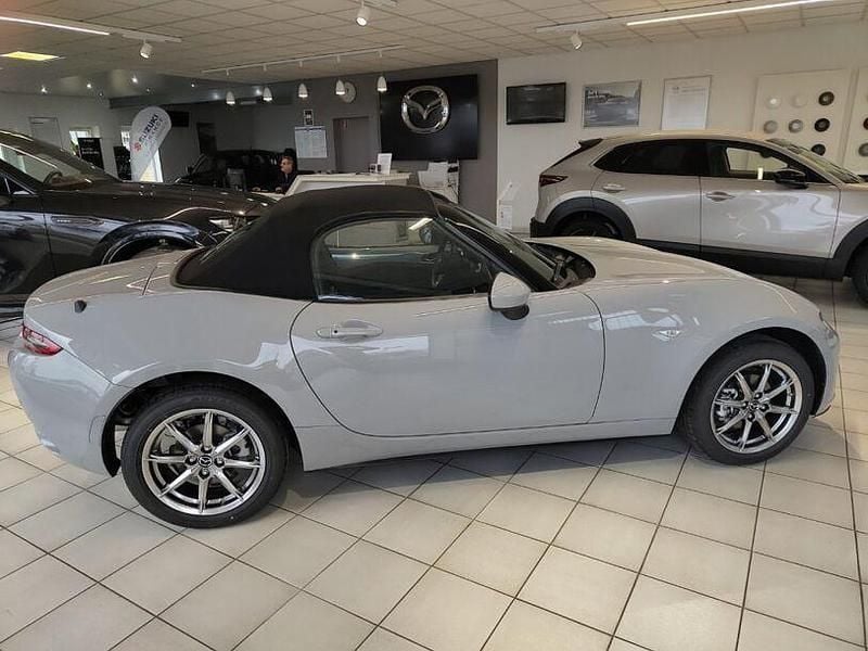 Neu Mazda MX5 Exclusive 132 PS (97 kW) 2026 Grau Cabrio