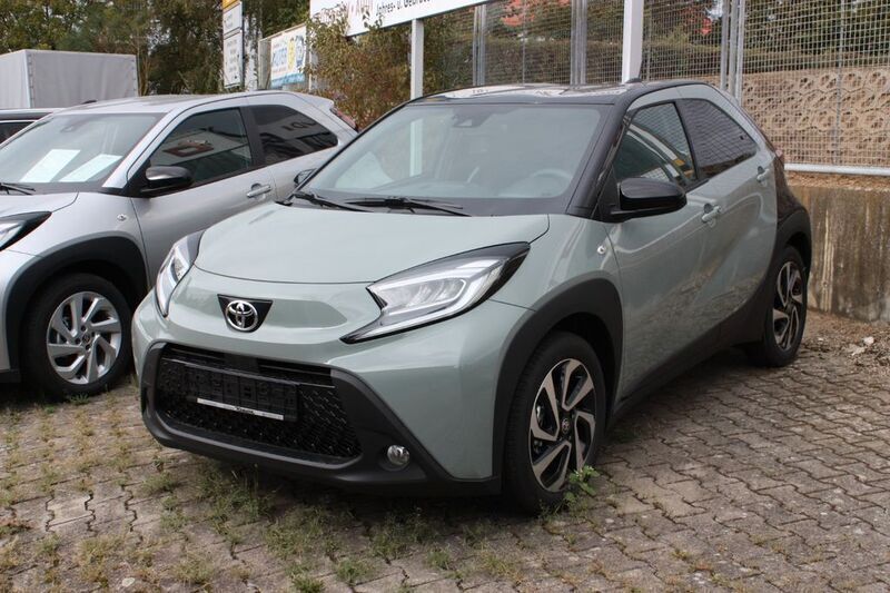 Grün Neu 2024 Toyota Aygo Comfort Kleinwagen | 18.490 € - Bild 1/4