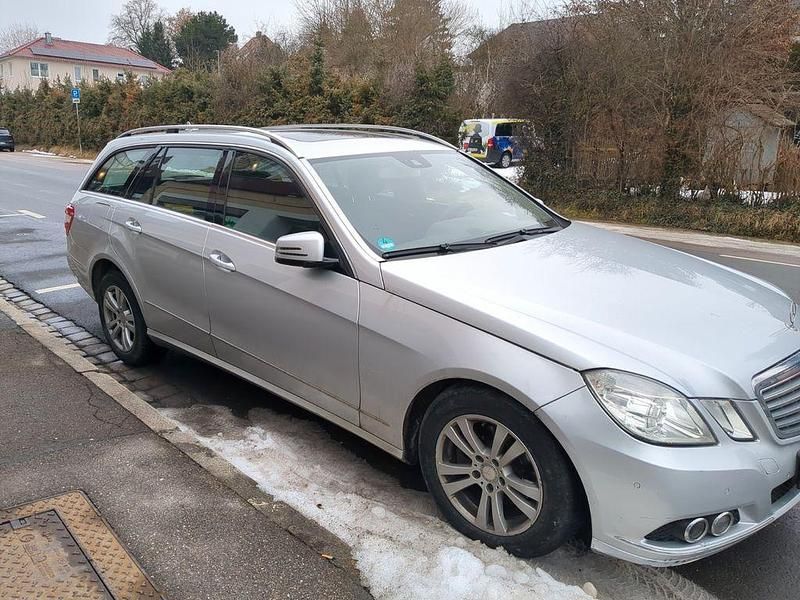 Gebraucht Mercedes E220 170 PS (125 kW) 2011 Silber Limousine