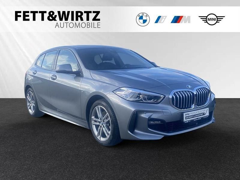 Skyscraper grau metallic Gebraucht 2024 BMW 118 M Sport Kleinwagen | 25.900 € (Guter Preis) - Bild 1/3