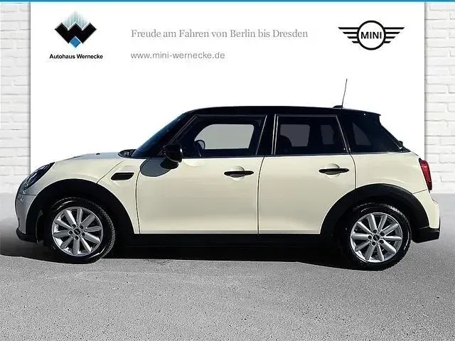 Używany Mini Cooper 136 KM (100 kW) 2022 Biały Hatchback