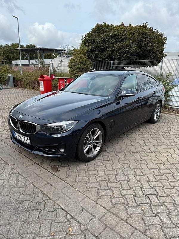 Blau Gebraucht 2016 BMW 320 Gran Turismo Sport Line Kombi | 18.000 € (Fairer Preis) - Bild 1/4