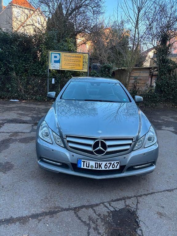 Silber Gebraucht 2011 Mercedes E250 Coupé | 13.300 € (Fairer Preis) - Bild 1/4