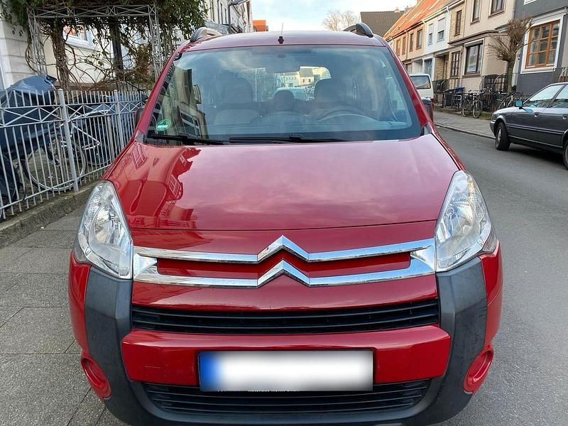 Gebraucht Citroën Berlingo 109 PS (80 kW) 2010 Rot Van / Kleinbus