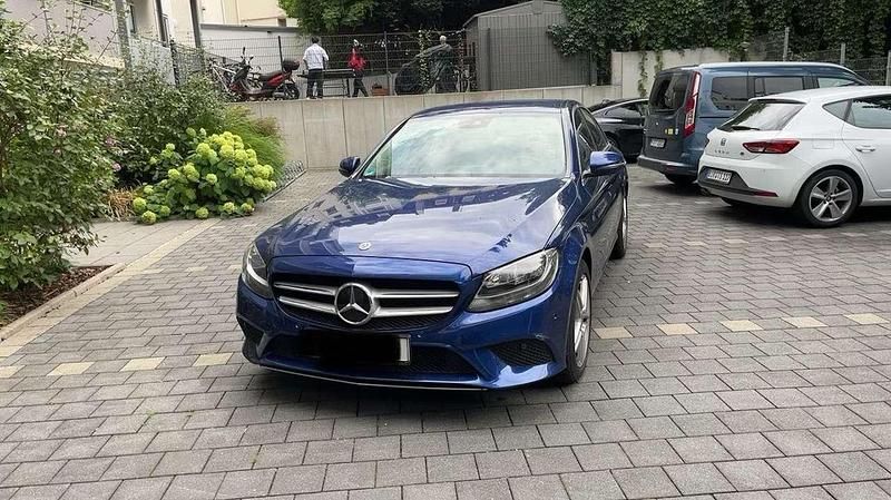 Blau Gebraucht 2019 Mercedes C220 Limousine | 24.600 € (Superpreis) - Bild 1/4