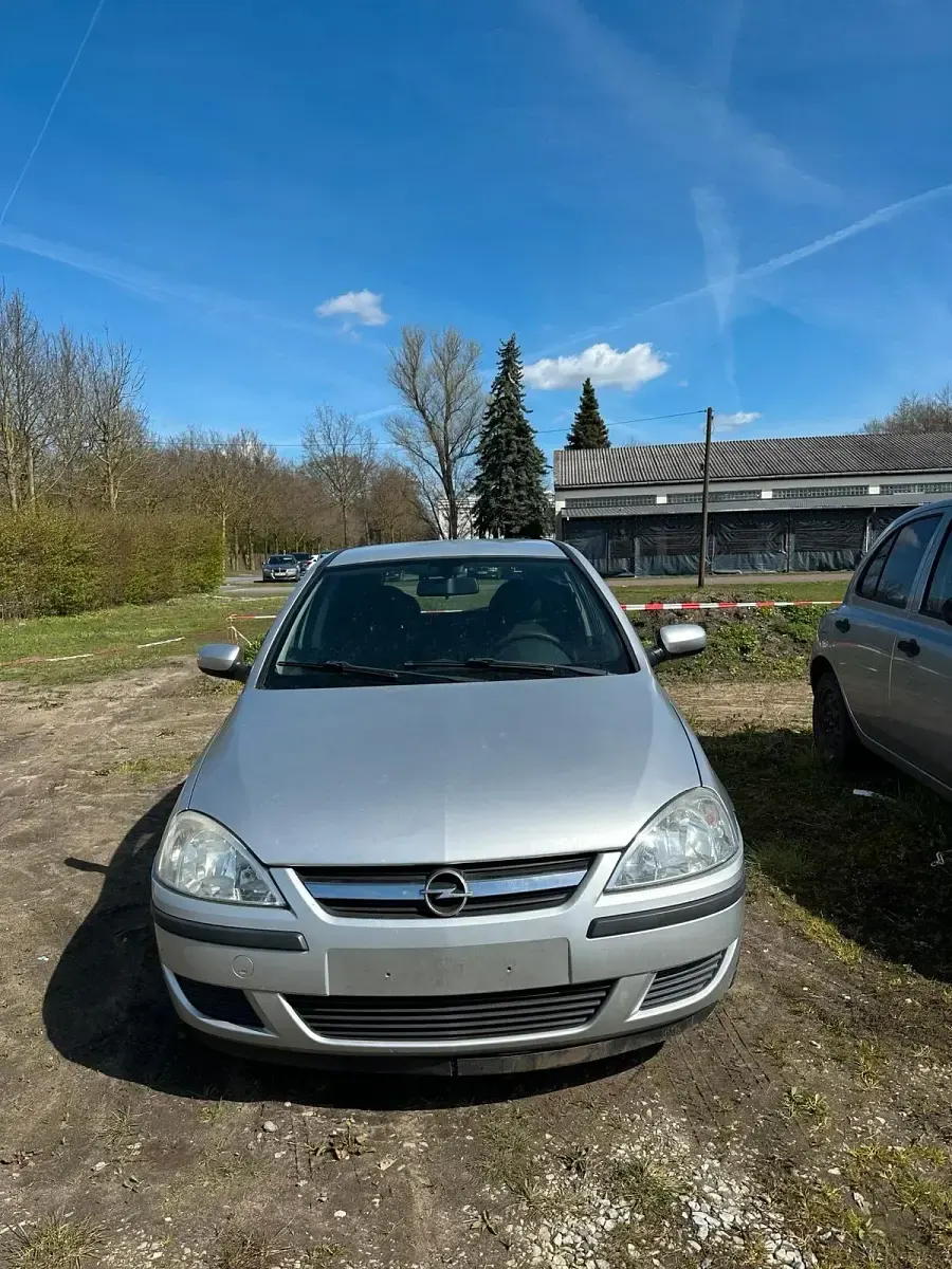 Używany Opel Corsa 88 KM (64 kW) 2003 Srebrny Hatchback