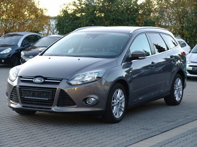 Braun metallic Gebraucht 2015 Ford Focus Titanium Kombi | 15.700 € (Teuer) - Bild 1/4