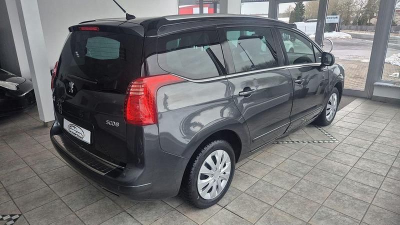 Gebraucht Peugeot 5008 Platinum 156 PS (114 kW) 2010 Grau Van / Kleinbus