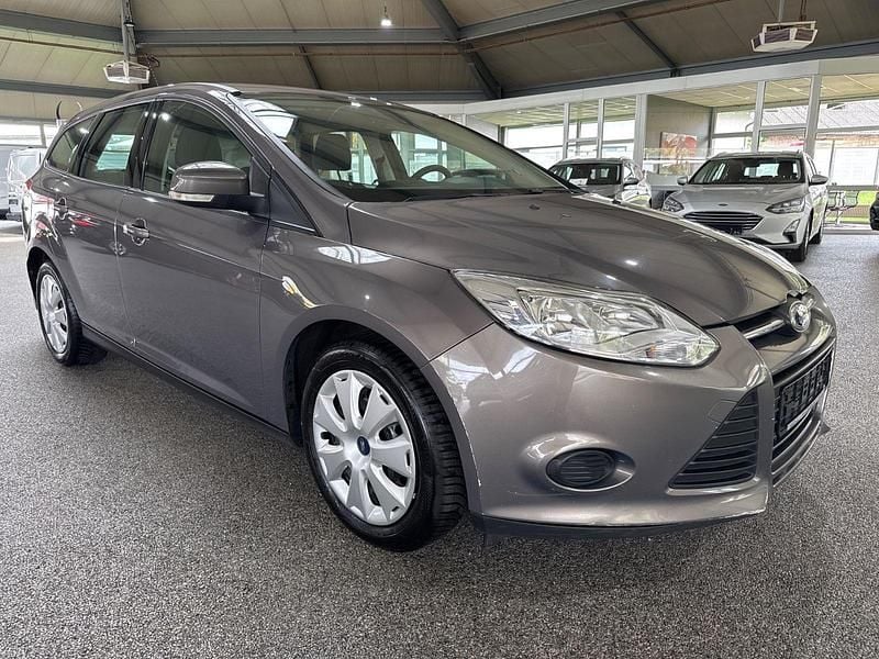 Gebraucht Ford Focus Trend 116 PS (85 kW) 2014 Grau Kombi