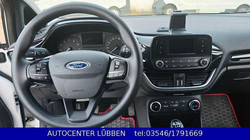 Gebraucht Ford Fiesta Trend 71 PS (52 kW) 2019 Weiß Kleinwagen