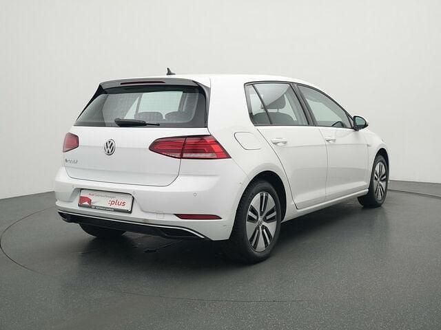 Używany VW e-Golf 100 kW (136 KM) 2018 Biały Hatchback