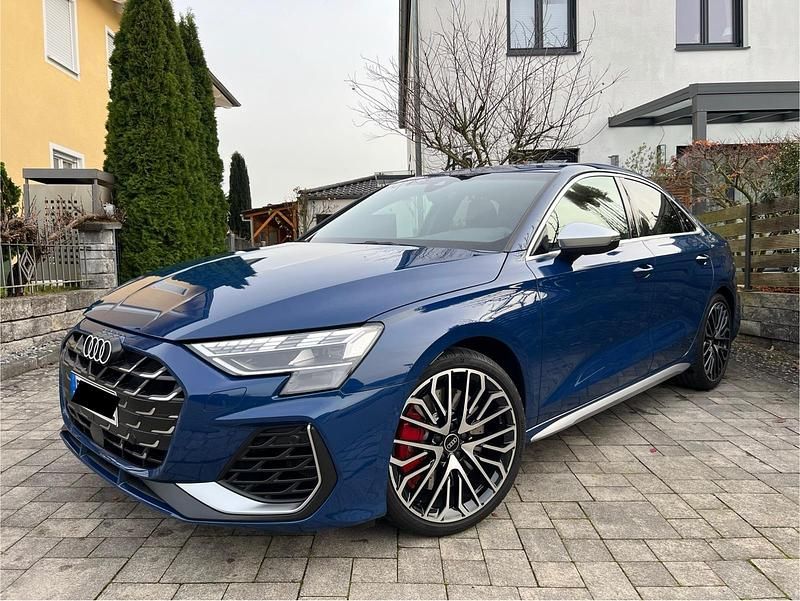 Gebraucht Audi S3 Ambiente 333 PS (244 kW) 2024 Blau Limousine