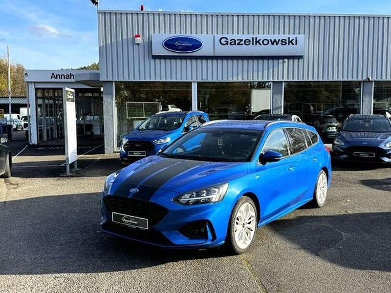 Blau Gebraucht 2020 Ford Focus ST-Line Limousine | 18.400 € (Fairer Preis) - Bild 1/4