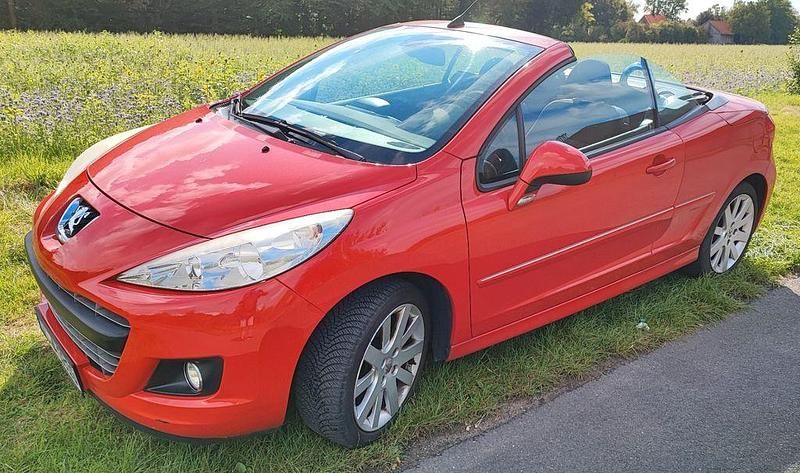 Rot Gebraucht 2010 Peugeot 207 CC Premium Cabrio | 1.950 € (Superpreis) - Bild 1/4