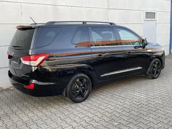 Gebraucht SsangYong Rodius 178 PS (130 kW) 2018 Space black lak Van / Kleinbus
