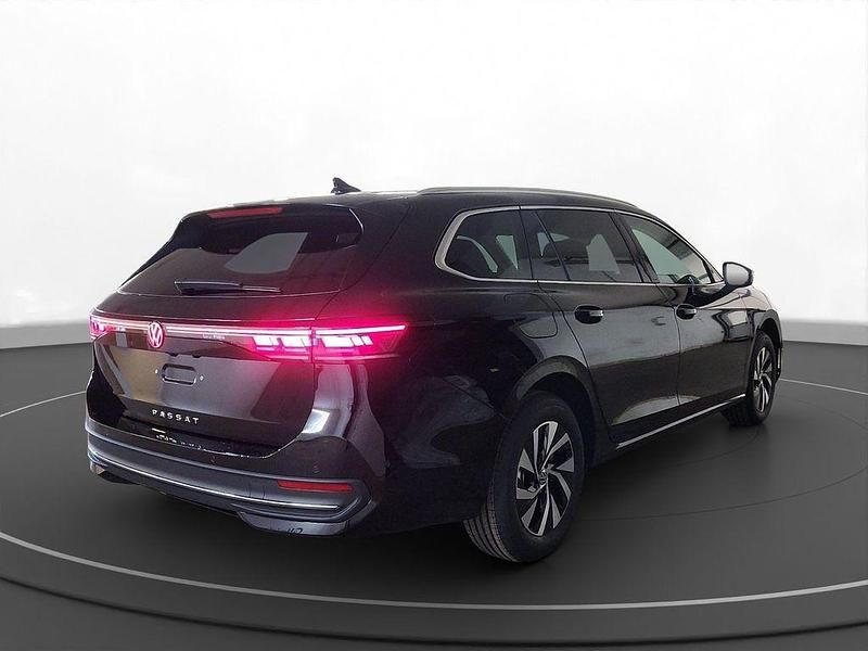 Gebraucht VW Passat R-line 150 PS (110 kW) 2025 Blau Limousine