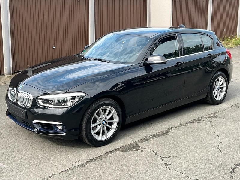 Schwarz Gebraucht 2015 BMW 120 Urban Line Kleinwagen | 13.900 € (Fairer Preis) - Bild 1/4