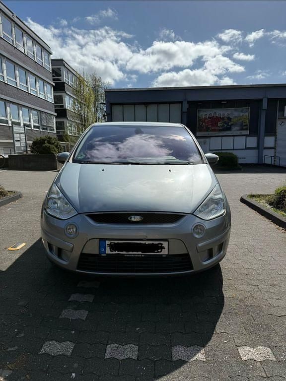 Gebraucht Ford S-MAX Titanium 140 PS (102 kW) 2010 Grau Van / Kleinbus