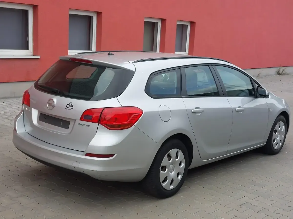 Gebraucht Opel Astra Sport 90 PS (66 kW) 2011 Silber Kombi