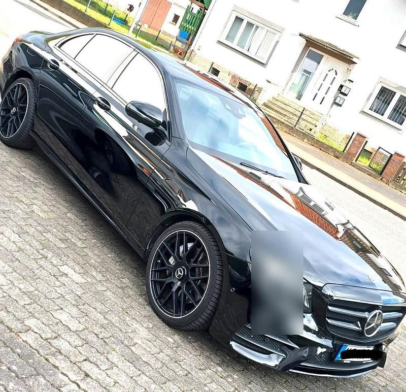 Gebraucht Mercedes E350 AMG line 299 PS (219 kW) 2019 Schwarz Limousine