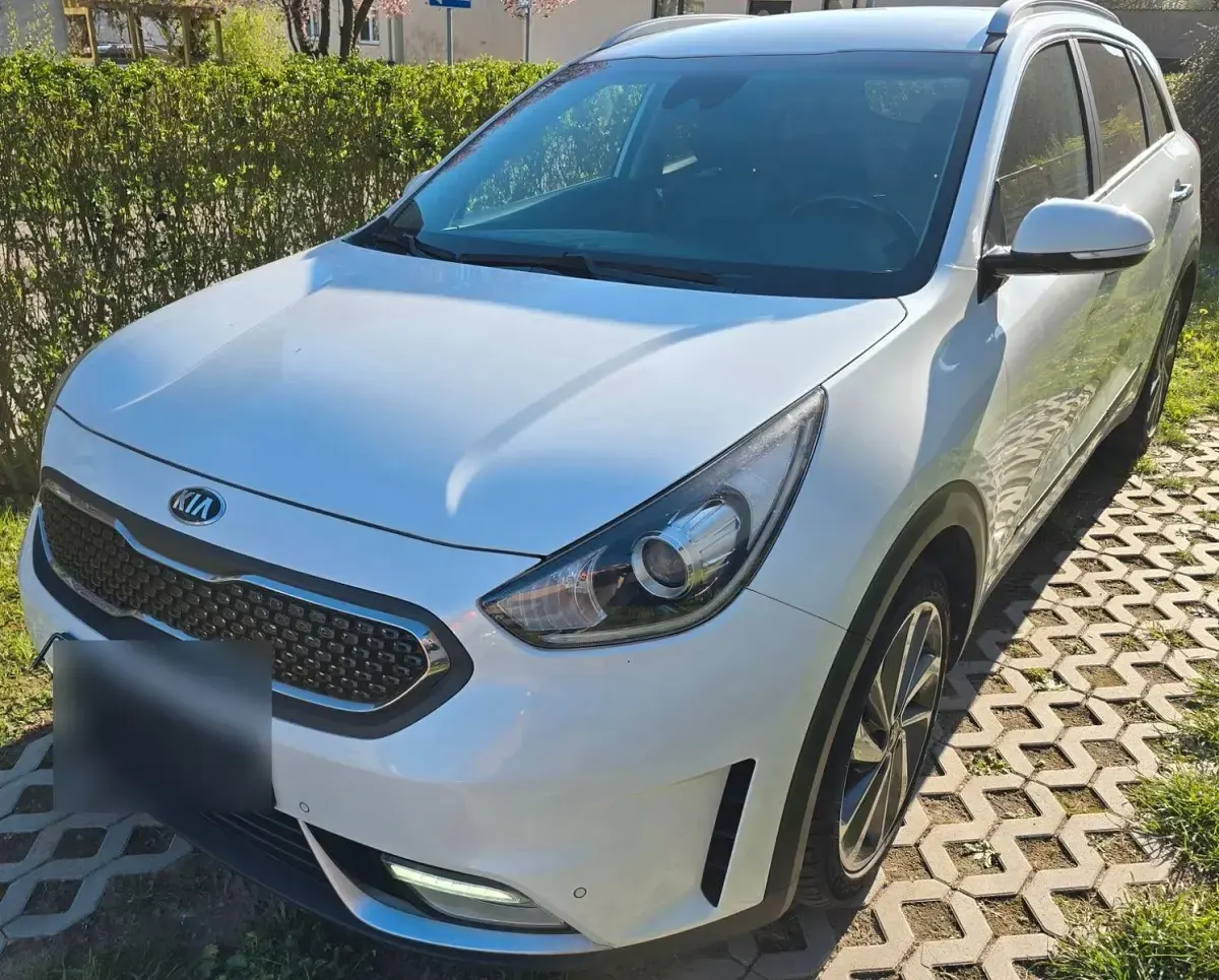 Gebraucht Kia Niro Spirit 141 PS (103 kW) 2017 Weiß SUV