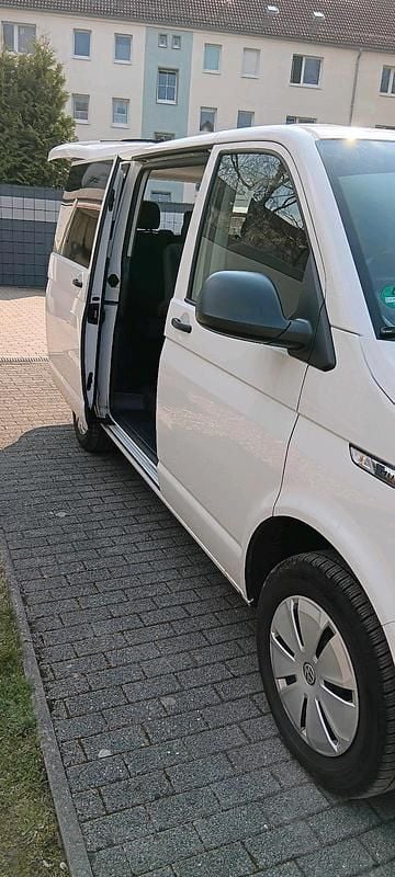 Second-hand VW Multivan 110 CP (80 kW) 2021 Alb Monovolum