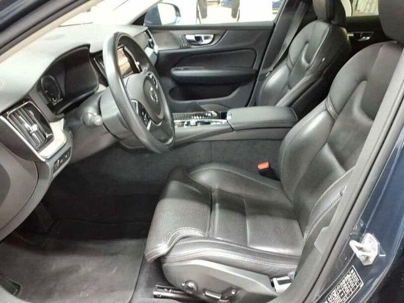 Gebraucht Volvo V60 Inscription 253 PS (186 kW) 2021 Denim blue Kombi