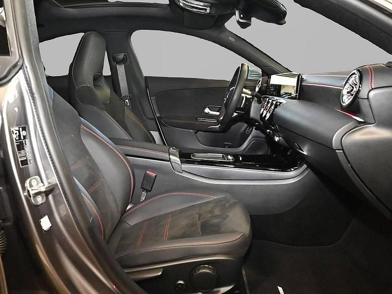 Gebraucht Mercedes CLA250 163 PS (119 kW) 2025 Grau Limousine