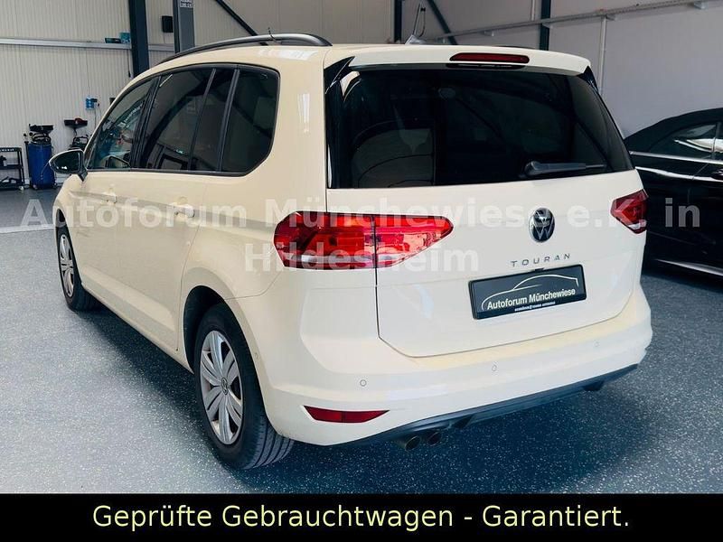 Gebraucht VW Touran 150 PS (110 kW) 2024 Beige Van / Kleinbus
