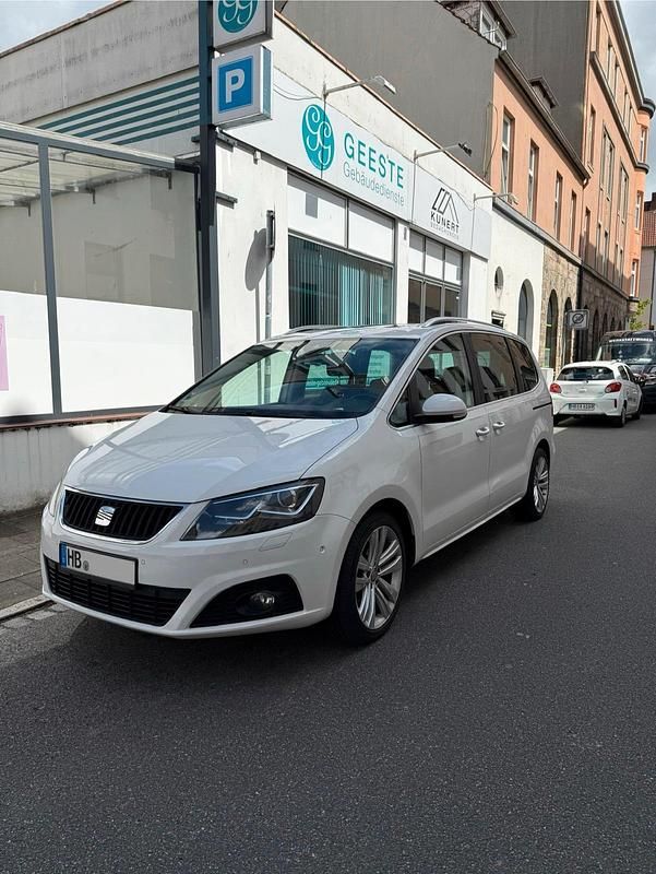 Weiß Gebraucht 2014 Seat Alhambra Van / Kleinbus | 12.999 € (Etwas zu teuer) - Bild 1/4