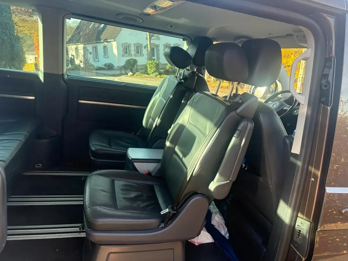 Gebraucht VW Multivan Highline 180 PS (132 kW) 2015 Braun Van / Kleinbus