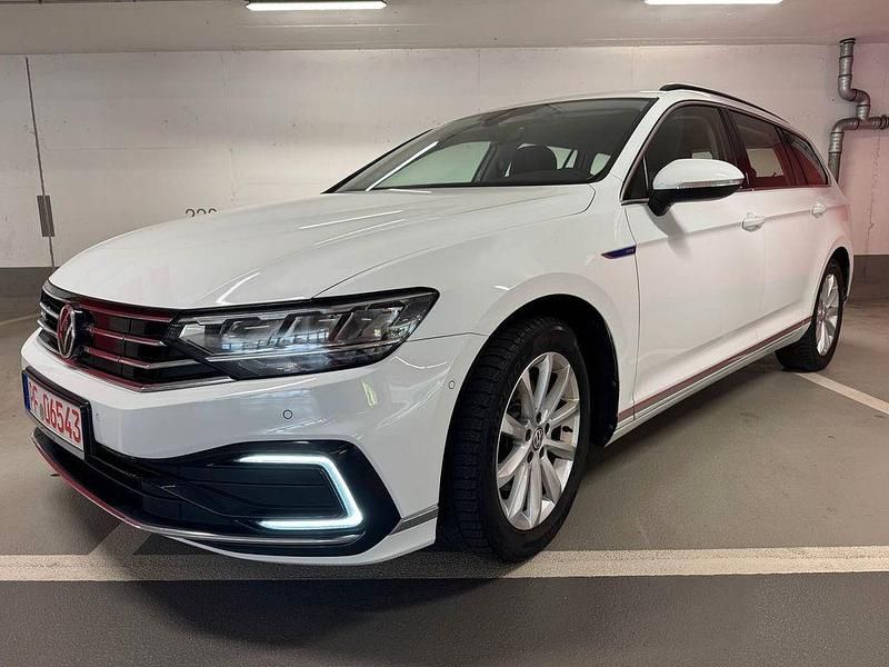 Weiß Gebraucht 2021 VW Passat GTE Kombi | 20.100 € (Superpreis) - Bild 1/4