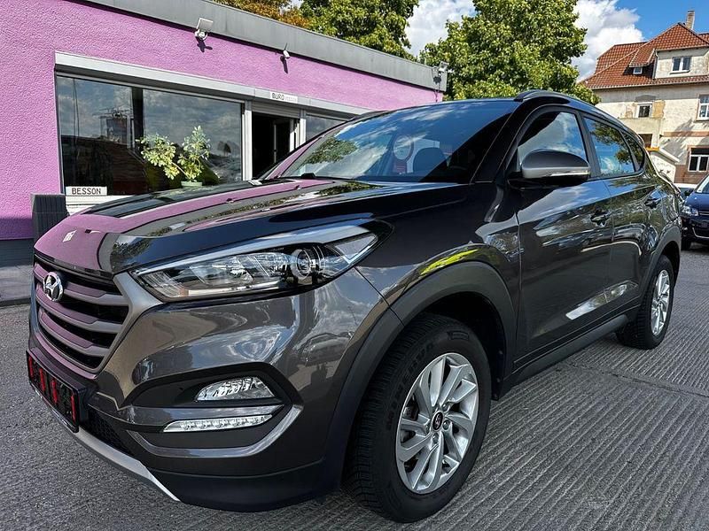 Braun Gebraucht 2017 Hyundai Tucson Advantage SUV | 16.990 € (Fairer Preis) - Bild 1/4