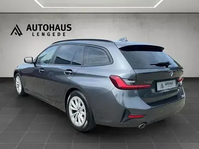 Gebraucht BMW 318 Sport Line 150 PS (110 kW) 2022 Grau Kombi