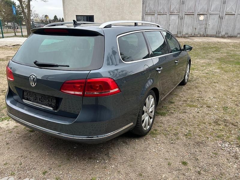 Gebraucht VW Passat Highline 122 PS (89 kW) 2012 Grau Kombi
