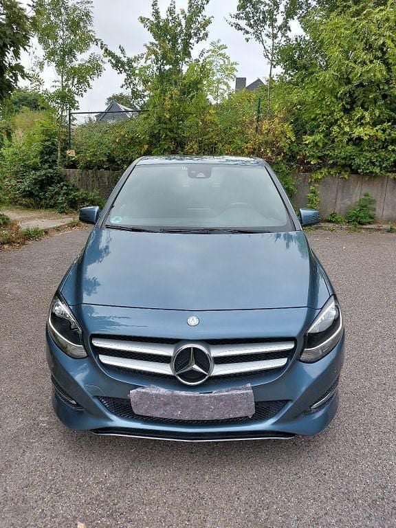 Blau Gebraucht 2015 Mercedes B200 Van / Kleinbus | 13.250 € (Guter Preis) - Bild 1/4
