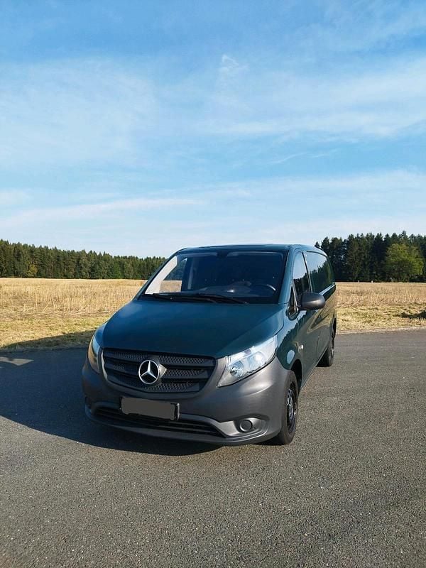 Grün Gebraucht 2015 Mercedes Vito Van / Kleinbus | 8.380 € - Bild 1/4