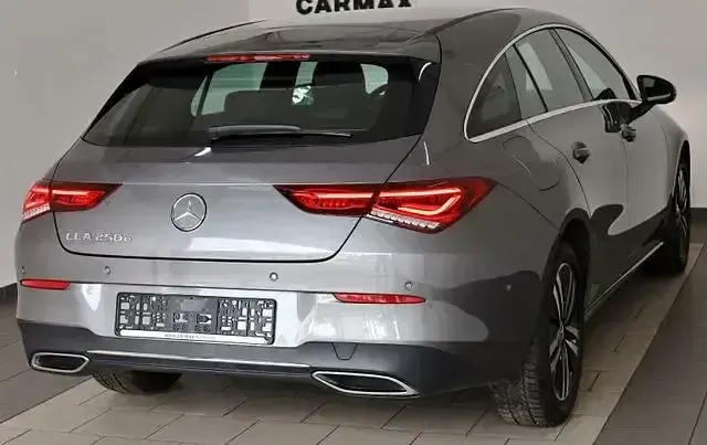 Gebraucht Mercedes CLA250e Shooting Brake 218 PS (160 kW) 2022 Mountaingrau  met. (metallic) Kombi