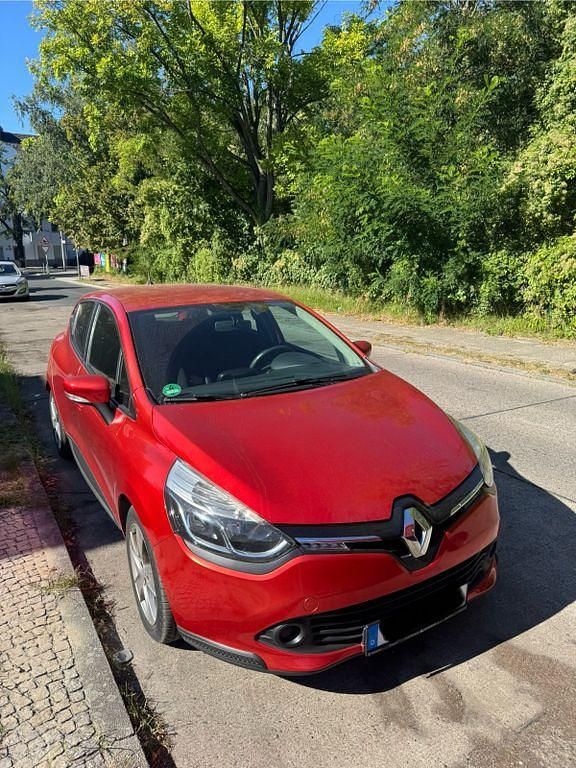 Rot Gebraucht 2015 Renault Clio IV Dynamique Limousine | 9.000 € (Guter Preis) - Bild 1/4