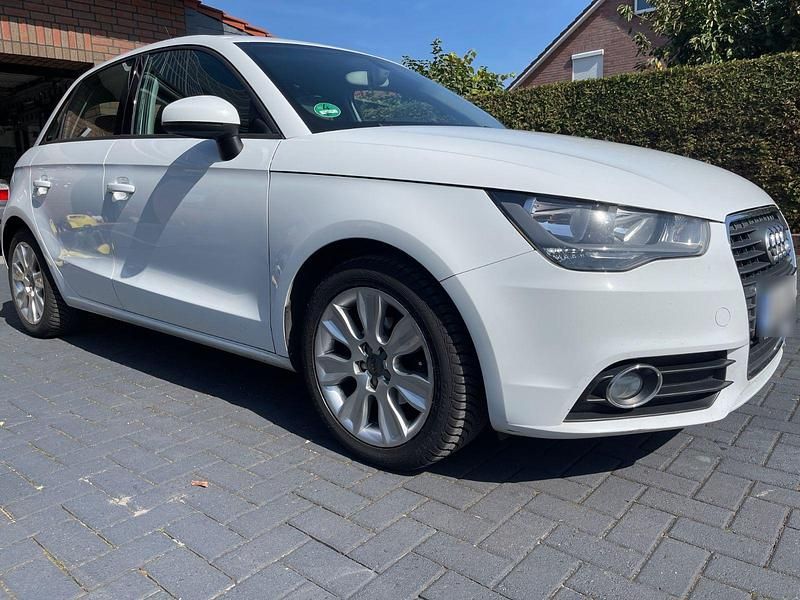 Gebraucht Audi A1 Sportback Attraction 90 PS (66 kW) 2015 Weiß Kleinwagen