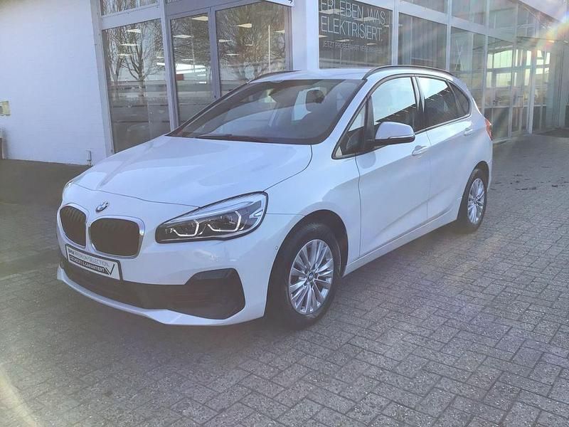 Weiss Gebraucht 2021 BMW 218 Advantage Kombi | 18.490 € (Fairer Preis) - Bild 1/4