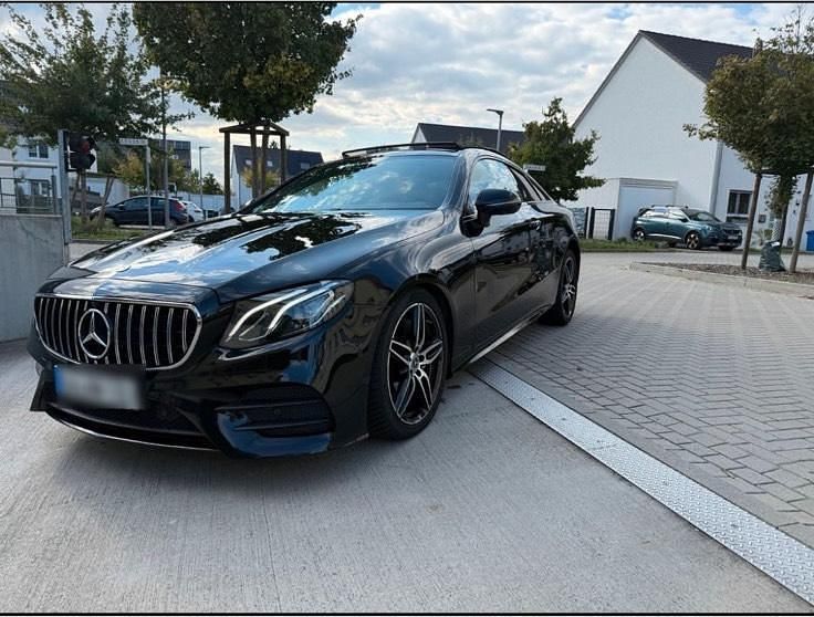 Second-hand Mercedes E300 AMG line 245 CP (180 kW) 2019 Negru Coupe