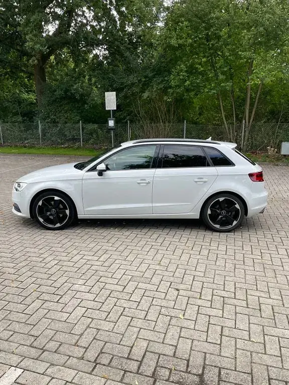 Gebraucht Audi A3 Sport 110 PS (80 kW) 2015 Weiß Limousine
